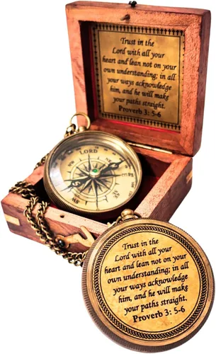 Confía en el Señor - Proverbios 3: 5-6 Brújula grabada, Caja de madera de saludo, Regalo inspiradoral para hombres, Regalos de bautismo para niños