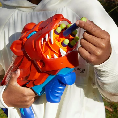 Miniatura 3 de NERF Wild Lionfury, lanzador de dardos fácil de jugar, 16 dardos Nerf Elite, juguetes de león Nerf Blaster para niños y niñas de 6 años en adelante