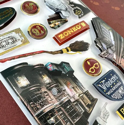 Miniatura 4 de Paper House Productions Hoja de adhesivos de álbum de recortes 3D troquelados de Harry Potter - Diagon Alley Callejón Diagon