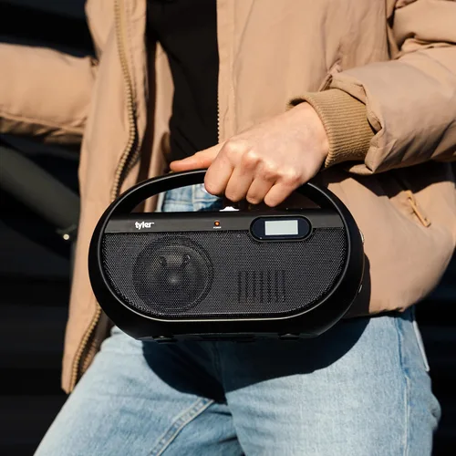 Miniatura 4 de Tyler Altavoz de radio portátil AM/FM, funciona con batería de CA o inalámbrica, banda completa ligera de mano AM FM, pantalla de hora digital