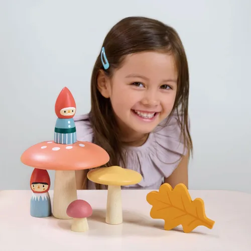 Miniatura 3 de Tender Leaf Toys - Familia de gnomos del bosque - Juego imaginativo de madera maciza de 8 piezas, decoración de guardería - Promueve la creatividad