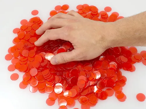 Miniatura 4 de Regal Bingo Chips de bingo de plástico, 1000 piezas, juego de fichas transparentes transparentes para juegos de mesa, divertida noche de bingo Rojo