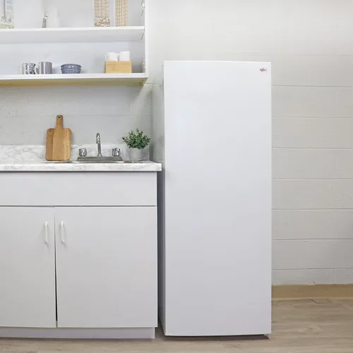 Miniatura 2 de Congelador vertical Koolatron - 4 estantes de rejilla fija, listo para garaje, almacenamiento de carne, descongelación manual, ahorro de espacio