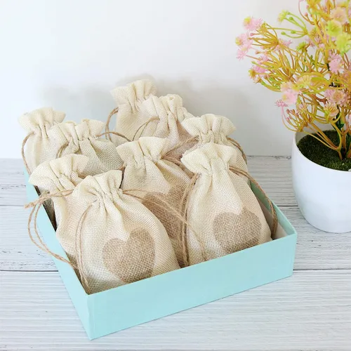 Miniatura 6 de SumDirect Bolsas de arpillera de corazón con cordón – 36 bolsas pequeñas de lino beige de 4 x 6 pulgadas para regalo de boda, baby shower