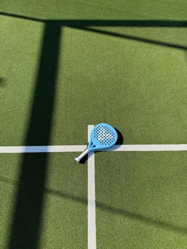Miniatura 2 de VALA Raqueta de pádel, One Junior Edition, diseño ligero, hexágono 3D + tecnología Sandy Effect, para jugadores jóvenes