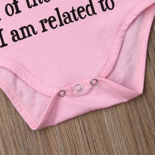 Miniatura 89 de Pañalero para bebé recién nacido, con frase en inglés “Got my mind on my momy”, color gris y blanco, talla 0-18M
