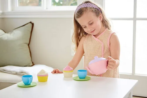 Miniatura 4 de Green Toys Té para dos – Juego de 10 piezas, habilidades motoras, lenguaje y comunicación para niños. Sin BPA, ftalatos, PVC, apto
