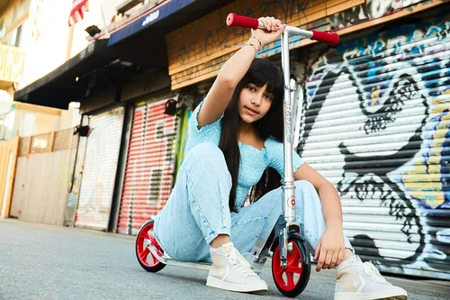Miniatura 4 de Razor Patinete A5 Lux Kick para niños de 8 años en adelante, ruedas de uretano de 8 pulgadas, acabado anodizado con colores y gráficos llamativos