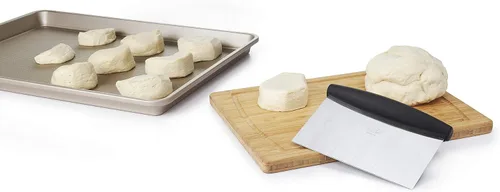 Miniatura 9 de OXO Good Grips Stainless Steel Multi-Purpose Scraper & Chopper, Dough Cutter for Pizza, Bread and Cookie Dough, Multi-Purpose Vegetable Chopper