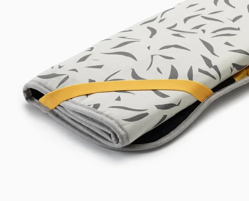 Miniatura 2 de Joseph Joseph Swift - Alfombrilla de planchar plegable con soporte de silicona para planchar, resistente al calor y al vapor, almohadilla