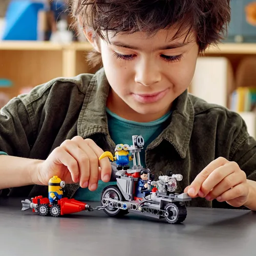 Miniatura 3 de LEGO Minions Unstoppable Bike Chase (75549) Kit de construcción de juguete de Minions, con figuras de Bob, Stuart y Gru Minion, es un gran regalo