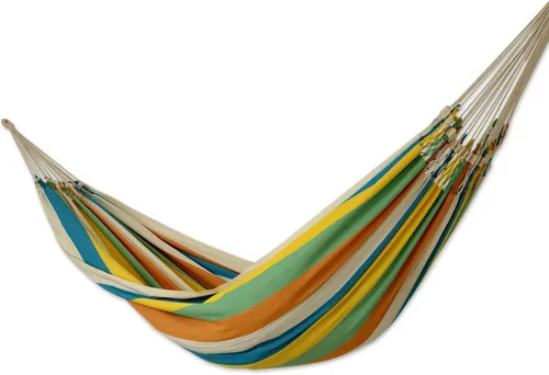 Miniatura 4 de NOVICA - Hamaca brasileña de tela de algodón a rayas color rojo y gris XL para 2 personas, con flecos de ganchillo blancos, “Samba escarlata” (doble)