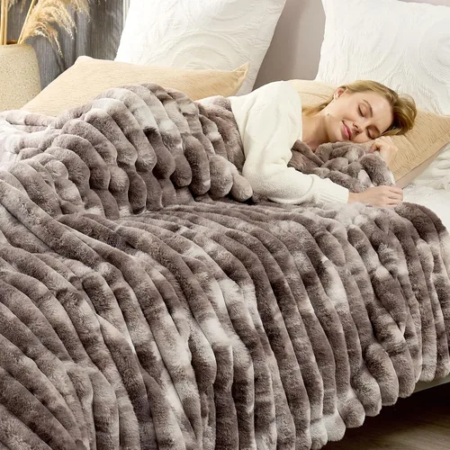 Miniatura 61 de Cozy Bliss Manta de Tiro de Piel Sintética para Sofá, Manta de Felpa Acogedora y Cálida a Rayas para Sofá Dormitorio Sala de Estar, 50 x 60 Pulgadas