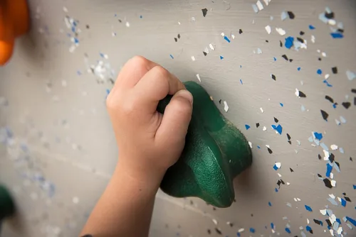 Miniatura 4 de Squirrel Products Soportes de escalada en roca para niños, rocas de escalada extra grandes de lujo con accesorios de montaje – DIY pared de roca
