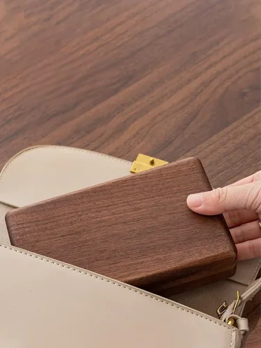 Miniatura 7 de Joyero de madera pequeño, joyero de madera de nogal delicado, regalo ideal para hombres y mujeres, organizador de joyas de viaje portátil
