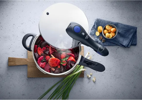 Miniatura 17 de WMF Perfect Plus - Cromargan de acero inoxidable para inducción de 8.7 in de diámetro de 6 litros y medio con protección contra la llama