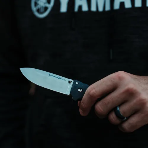 Miniatura 5 de Cuchillo plegable Cold Steel Ultimate Hunter con hoja de 3.5" S35VN de filo de navaja, mango G-10 de 5" de fácil agarre con mecanismo de bloqueo