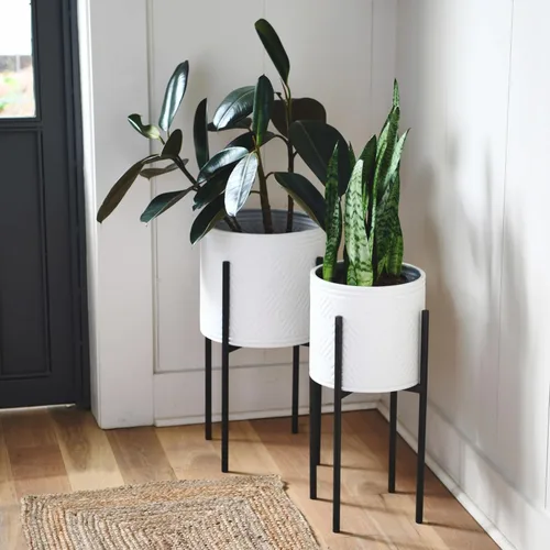 Miniatura 7 de Main + Mesa Maceteros de metal en relieve bohemios modernos con soportes, blanco y negro, juego de 2 tamaños Blanco/Negro