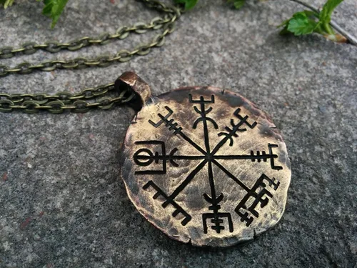 Miniatura 7 de Baldur Jewelry Collar de brújula Vegvisir con textura martillada a mano hecha a mano Colgante de latón Cadena de 22 pulgadas Joyería vikinga