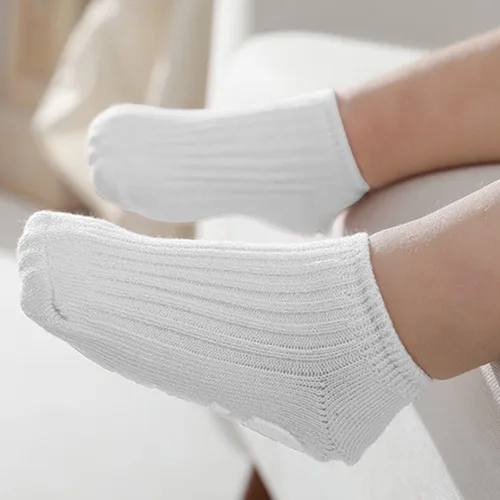 Miniatura 6 de Calcetines de tobillo antideslizantes con agarres de algodón multicolor para bebés recién nacidos 6 pares