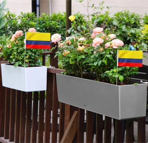 Miniatura 5 de Paquete de 20 banderas colombianas pequeñas de mano para decoración (5 x 8 pulgadas), esenciales para fiestas y celebraciones