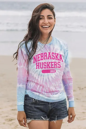 Miniatura 11 de Blue 84 Camiseta de manga larga con licencia oficial de la NCAA para mujer, teñido anudado