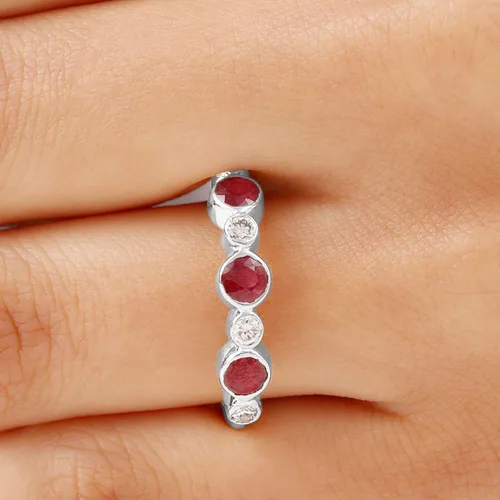 Miniatura 5 de Piedra natal de julio, juego de bisel certificado Ruby Alternate Half Eternity Band con moissanita