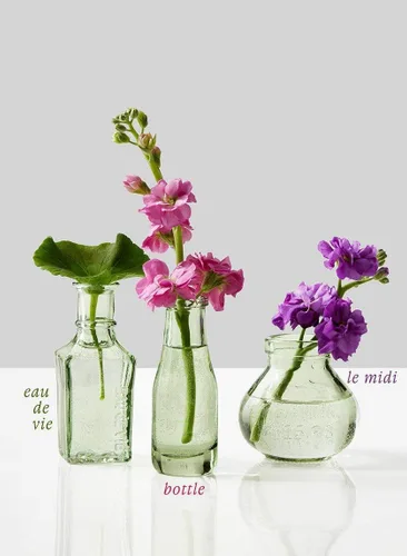 Miniatura 2 de Serene Spaces Living Mini jarrón Le Midi Bell Bud de cristal verde, centro de mesa para recepción de boda, mini jarrones para decoración del hogar