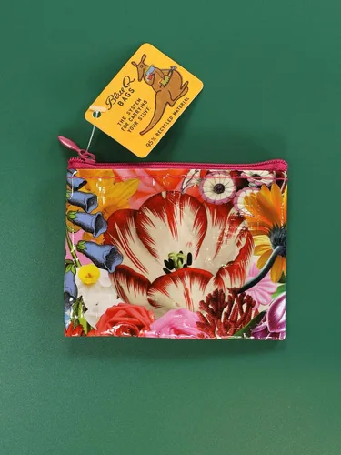 Miniatura 35 de Blue Q Monedero, hecho de 95% plástico reciclado. Práctica pequeña bolsa con cremallera para guardar monedas, tarjetas de regalo, auriculares, más.