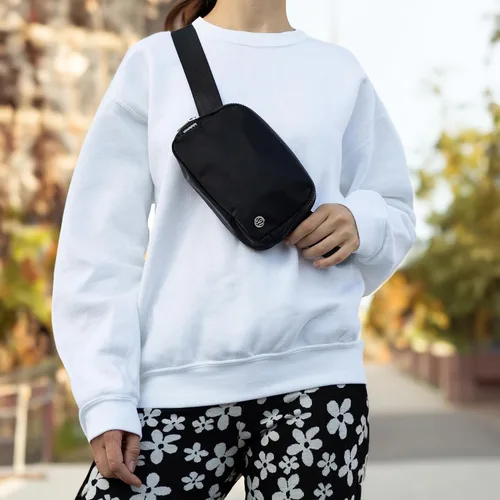 Miniatura 4 de Lululemon Athletica Everywhere - Bolsa para cinturón, color negro, 7.5 x 5 x 2 pulgadas, Negro -, Riñonera