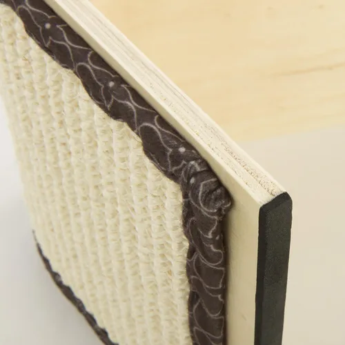 Miniatura 10 de SmartyKat Rascador de gato con rampa de ángulo de sisal, superficie de sisal tejida natural y estructura de madera estable con hierba gatera orgánica
