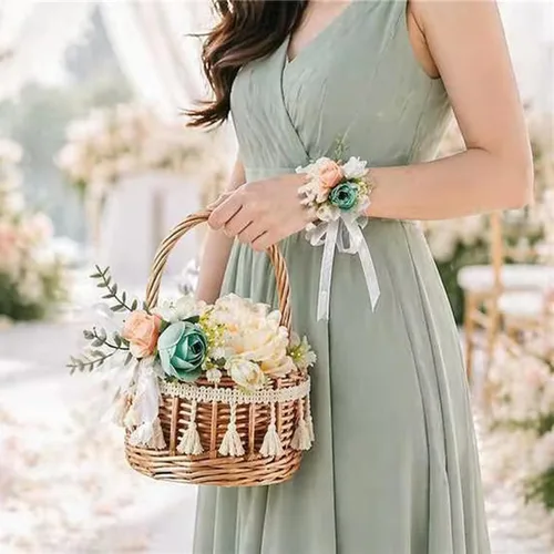 Miniatura 4 de Thyle 4 cestas de flores con 4 ramilletes azules para muñeca de boda pequeños tejidos de ratán de 5.12 x 8.27 pulgadas, cesta floral de mimbre