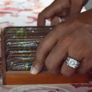Miniatura 6 de TwoBirch Anillo de plata de ley con canal redondo estilo Sun Burst para hombre con circonita cúbica (tamaño 2 quilates)