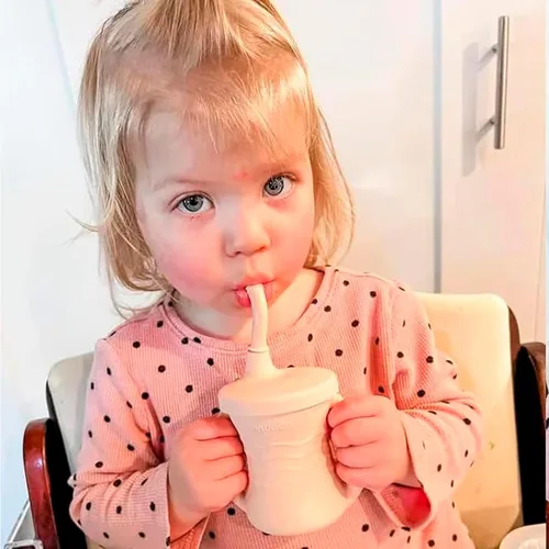 Miniatura 2 de PandaEar Paquete de 2 tazas de entrenamiento de silicona para bebés con pajitas, tazas para sorber de 5 onzas para niños pequeños
