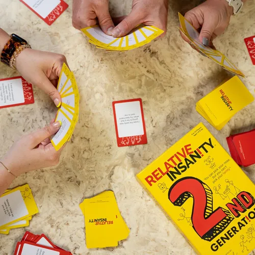 Miniatura 5 de Insanidad Relativa por Jeff Foxworthy - Juegos de Cartas Multijugador para Noche Familiar, Edades 14+