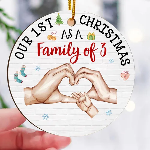 Miniatura 2 de Gossby Adorno de Navidad acrílico para la familia de 3 – Adorno de madera para la primera Navidad del bebé – Nuestra primera Navidad como familia