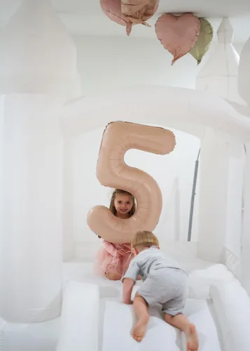 Miniatura 4 de Casa de rebote inflable blanca para niños, castillo hinchable para niños de 3 a 10 años, casa de rebote para niños pequeños con alfombrilla
