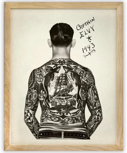Decoración de tatuajes – Hombre tatuado – Capitán Elvy – Impresión artística enmarcada de 11 x 14 – Decoración perfecta para tienda de tatuajes,