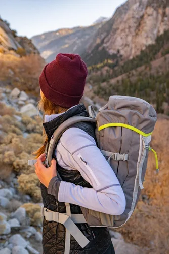 Miniatura 6 de Teton Daypacks; mochila plegable, ligera y cómoda para senderismo y viajes; bolsa de noche