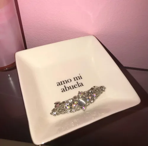 Miniatura 5 de Simply Charmed Amo Mi Abuela – Divertido regalo español para el Día de la Madre para la abuela de cerámica o soporte para anillos – Elegante bandeja