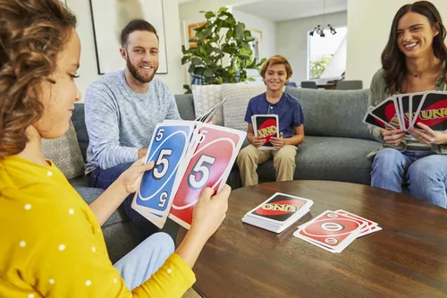 Miniatura 2 de Mattel Games Juego de cartas UNO gigante para niños, adultos y familias, accesible para daltónicos y con baraja grande personalizable
