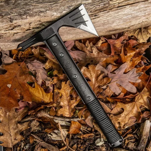 Miniatura 8 de SOG Survival Hawk - Hacha táctica de exterior especializada, iniciador de fuego, sacaclavos, martillo, hoja multiusos con mango recubierto