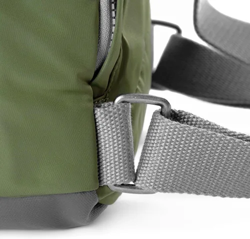 Miniatura 6 de ORI LONDON Mochila Rolltop para hombre y mujer - Mochila de viaje mediana de nailon para portátil y accesorios - The Canfield, Palta, Mediana