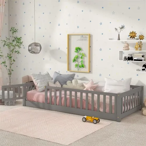 Miniatura 14 de Cama de suelo tamaño Queen, marco de cama Montessori de madera maciza con barandillas en forma de valla, puerta pequeña y listones de madera