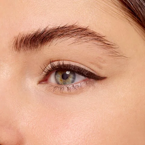 Miniatura 3 de essence Lápiz delineador de ojos en gel Stay & Play Textura súper suave tipo gel Impermeable y duradero Vegano y sin crueldad