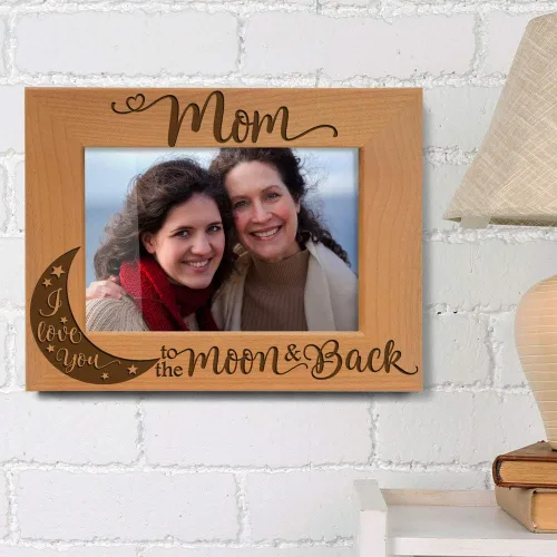 Miniatura 5 de KATE POSH - Marco de fotos de madera natural grabado con texto en inglés "Mom I Love You to The Moon and Back", "Best Mom Ever", madre de la novia
