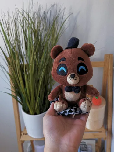 Miniatura 7 de Youtooz FNAF Freddy Muñeco de felpa de 6 Pulgadas para hombro, Muñeco de felpa magnético blando coleccionable para el hombro de Freddy de Five