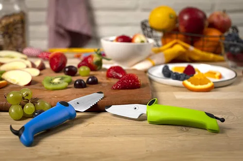 Miniatura 3 de Kuhn Rikon Kinderkitchen Juego de cuchillos de chef para niños de 6 pulgadas, 2 piezas, verde/azul, borde recto y cuchillo dentado, herramienta