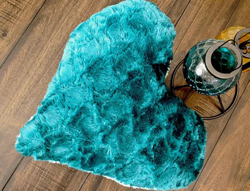 Miniatura 6 de DaDa Bedding Almohada de piel sintética con forma de corazón de ensueño hecha a mano, cojín de lujo verde esmeralda de la suerte con inserto cosido