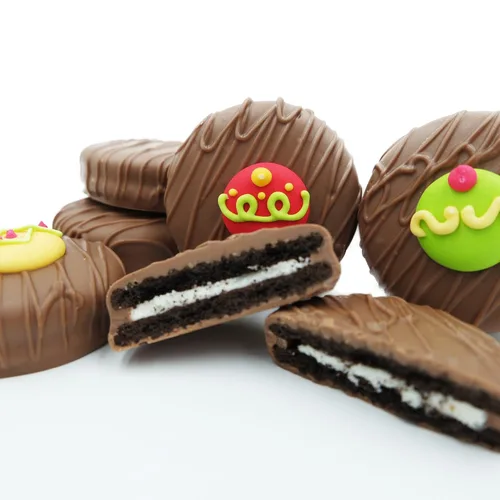 Miniatura 25 de Galletas de la marca Philadelphia Candies cubiertos por ambos lados de chocolate negro y con leche, y crema de cacahuete de la marca Nutter Butter